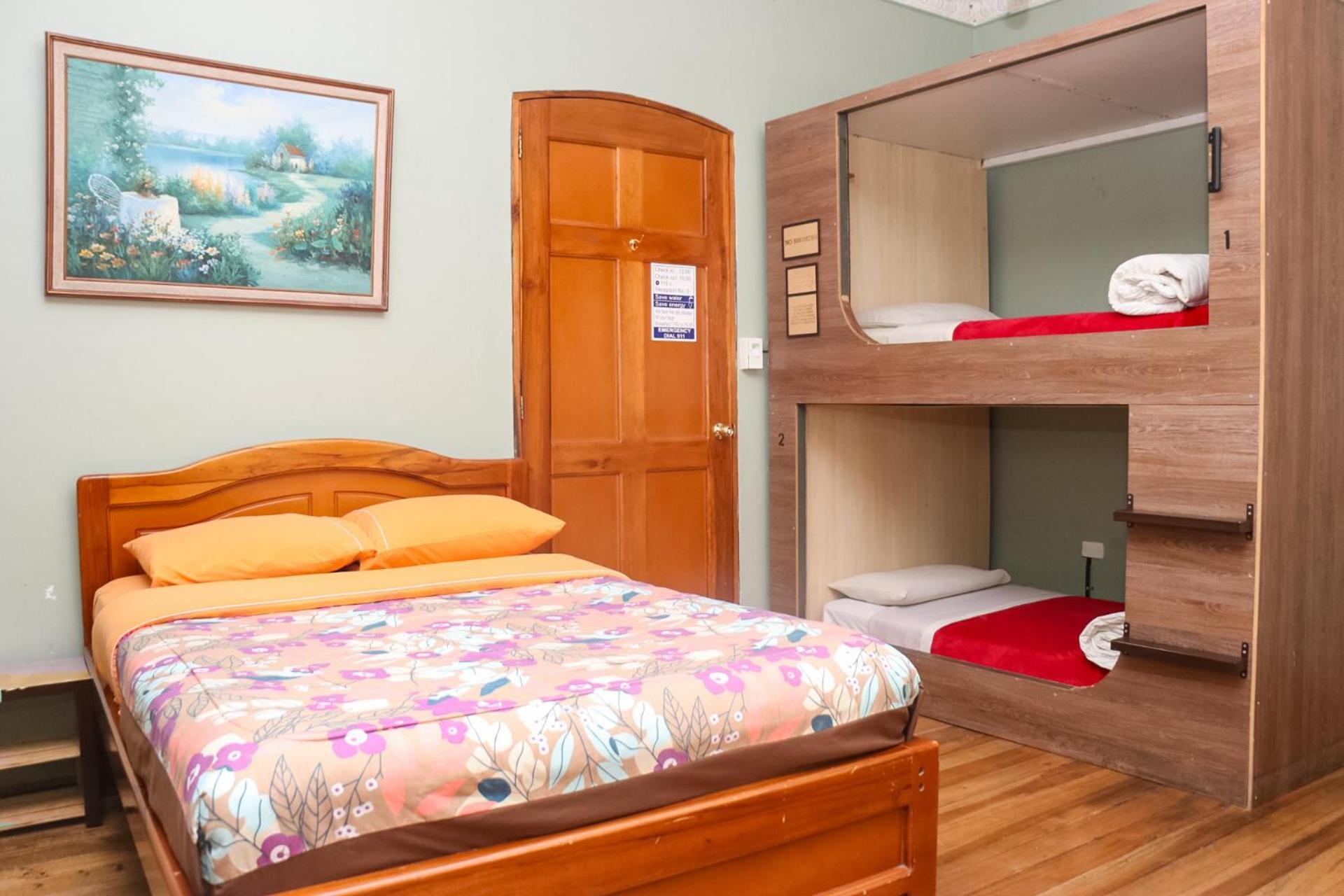 Blue House Youth Hostel Quito Exterior photo
